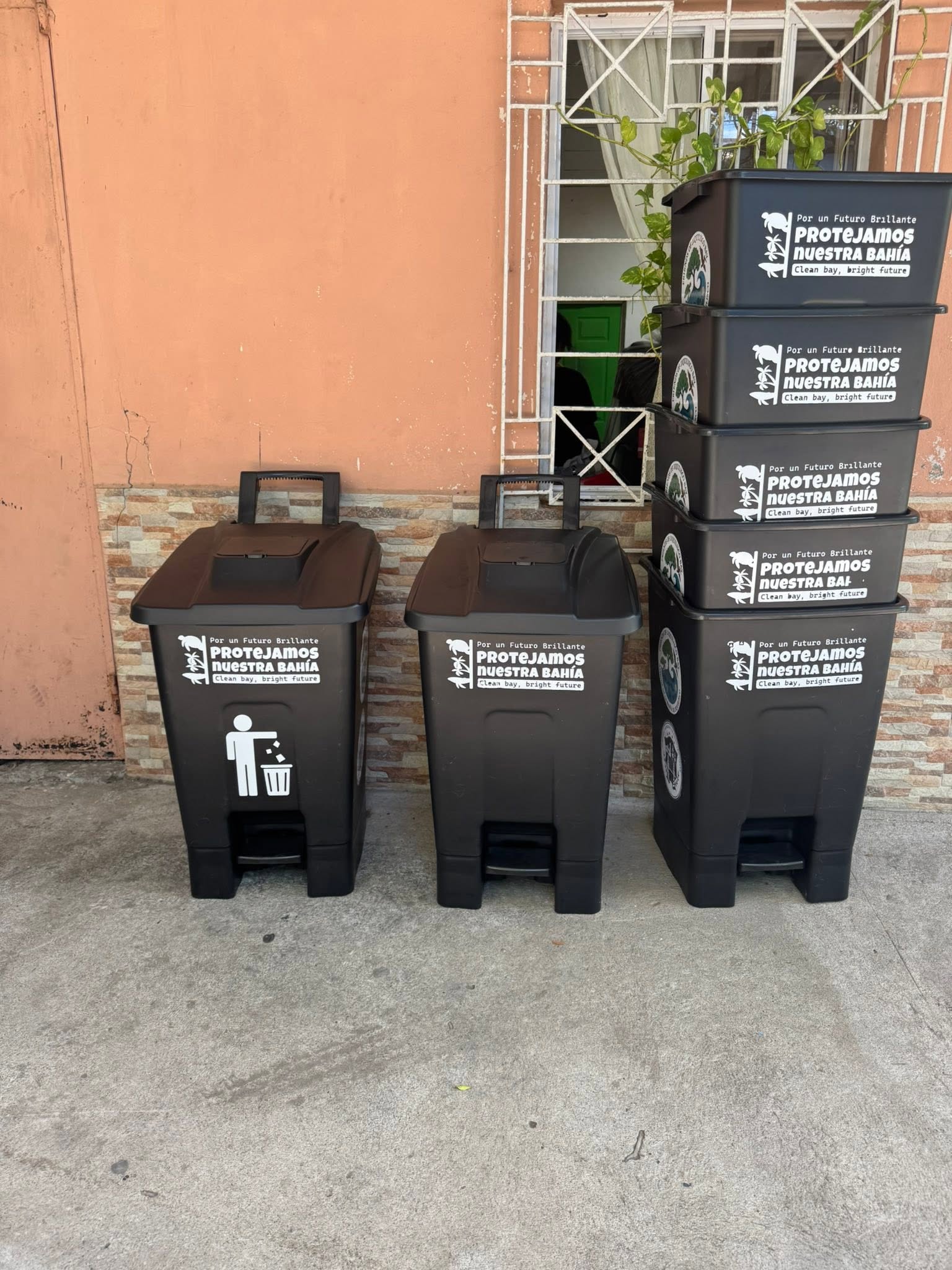 Contenedores donados en Puerto El Triunfo