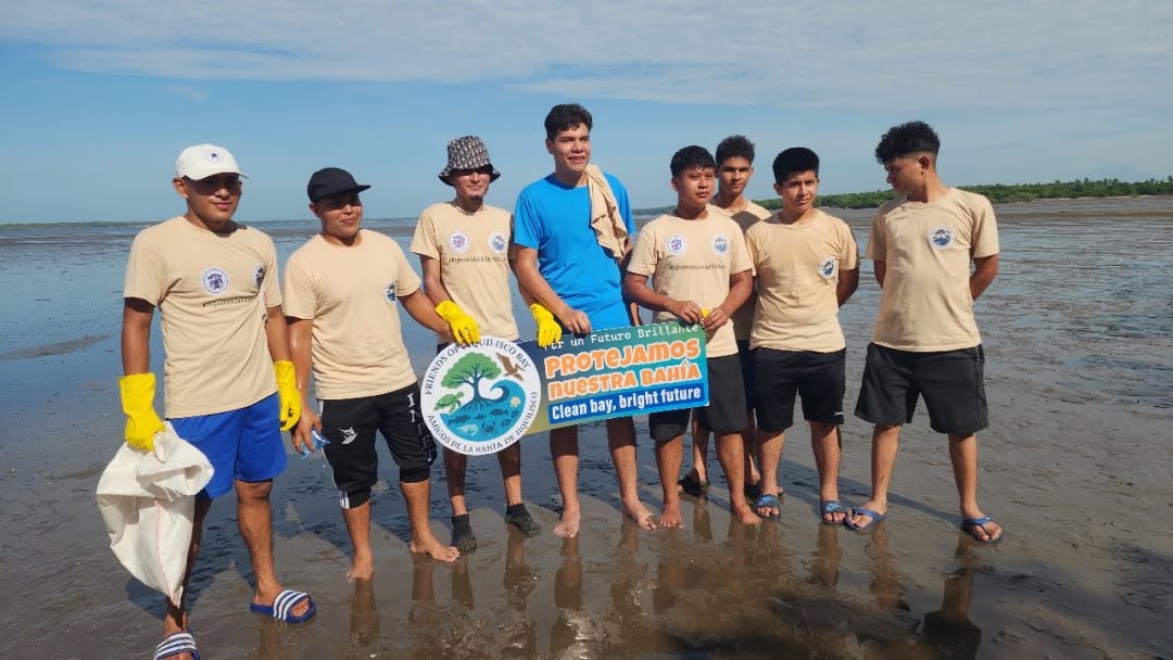 Campaña de limpieza en la Bahía de Jiquilisco